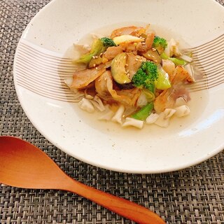 豚バラ野菜オイスターソースの白だし舞茸餡丼